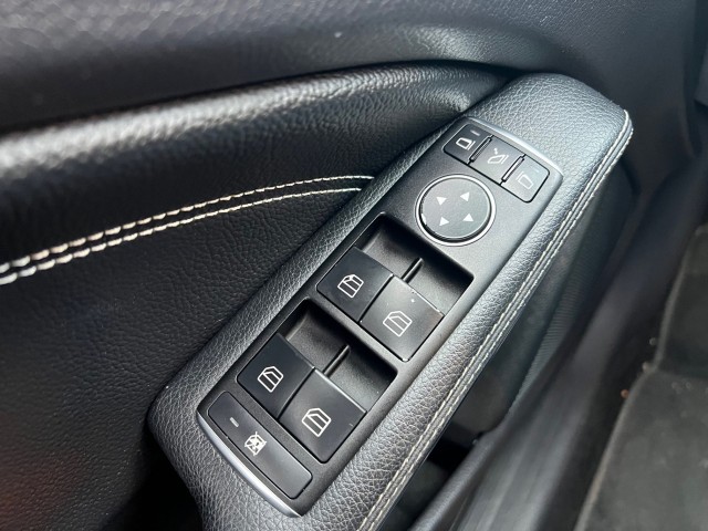 MERCEDES-BENZ A-KLASSE 200 AMBITION NAVI PDC 18 LM NIEUWE 4 SEIZOENEN BANDEN Timmermans Auto, 5591 RB Heeze