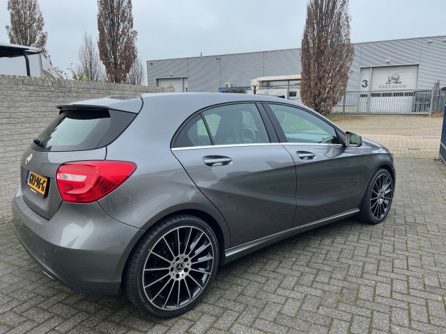 MERCEDES-BENZ A-KLASSE 200 AMBITION NAVI PDC 18 LM NIEUWE 4 SEIZOENEN BANDEN Timmermans Auto, 5591 RB Heeze