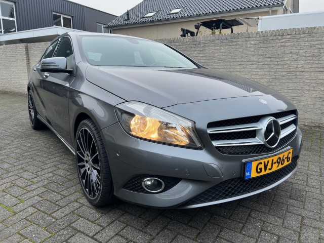 MERCEDES-BENZ A-KLASSE 200 AMBITION NAVI PDC 18 LM NIEUWE 4 SEIZOENEN BANDEN Timmermans Auto, 5591 RB Heeze