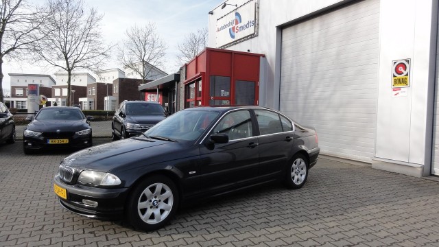BMW 3-SERIE 320i Executive, Autobedrijf Smedts B.V., Venlo