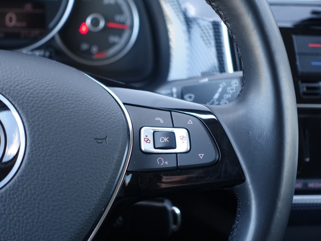 VOLKSWAGEN, UP