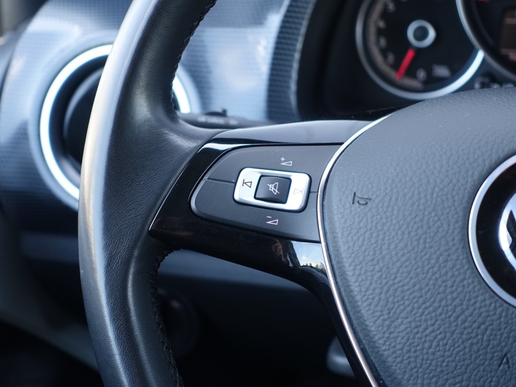VOLKSWAGEN, UP