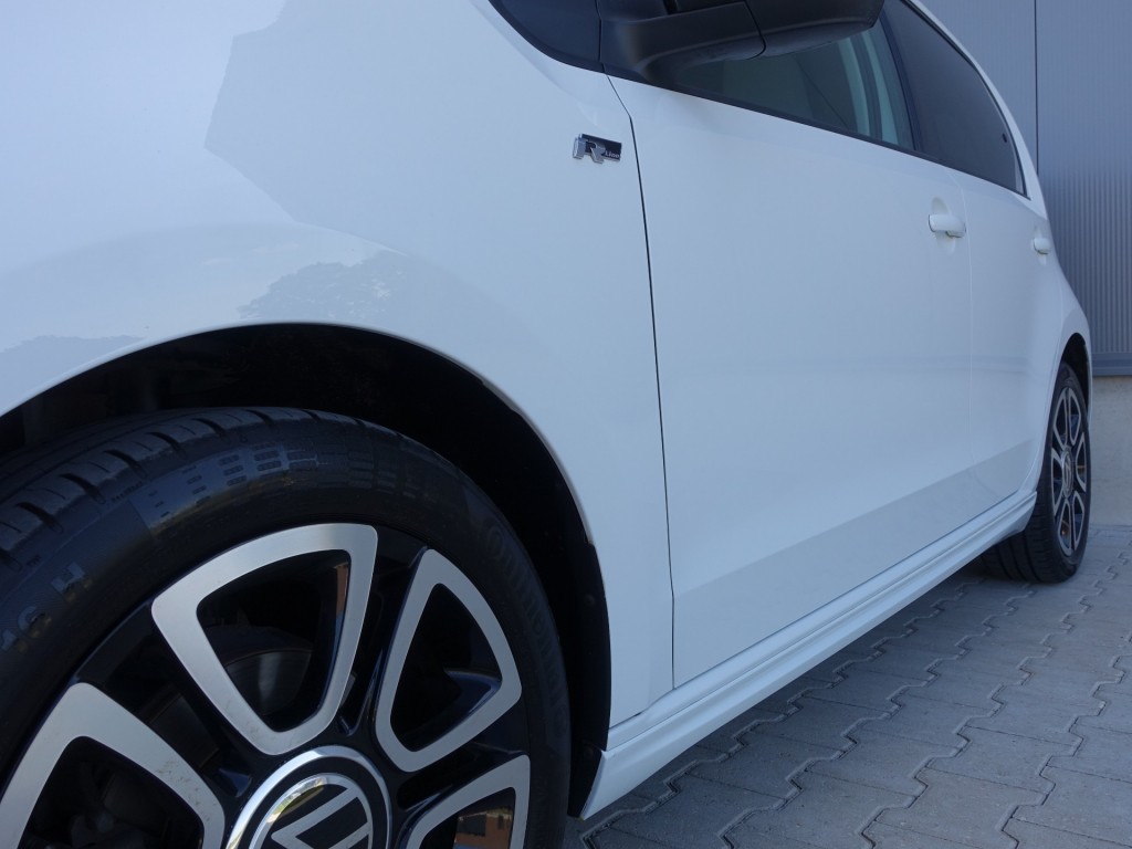 VOLKSWAGEN, UP