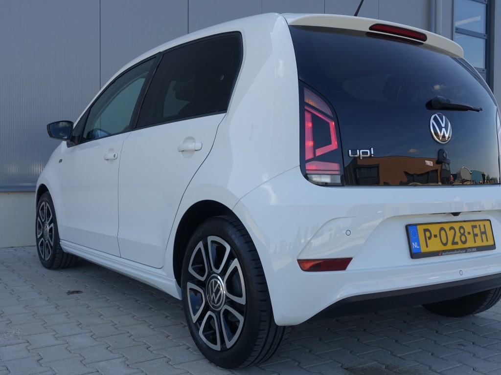 VOLKSWAGEN, UP