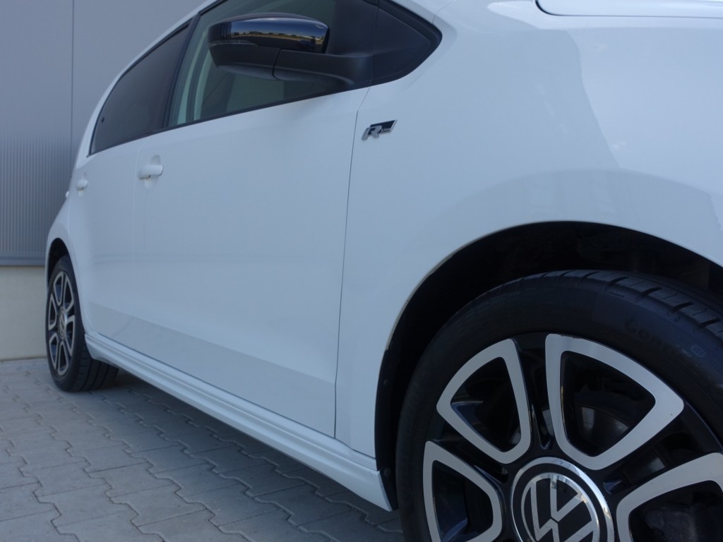 VOLKSWAGEN, UP