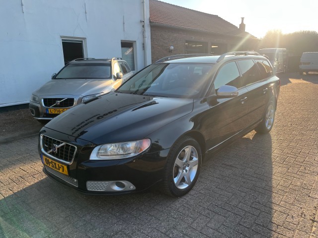 VOLVO V70 D5 Summum Automaat Trekhaak, Autobedrijf Goos, Breda