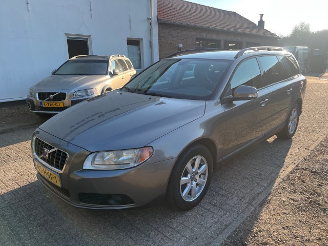 VOLVO V70 2.5T Momentum, Autobedrijf Goos, Breda