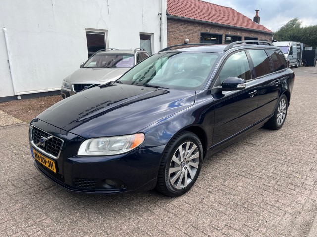 VOLVO V70 3.2 Momentum PDC, Autobedrijf Goos, Breda