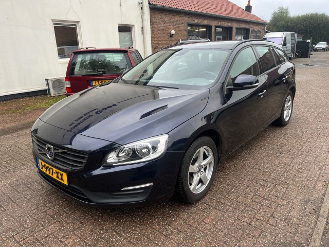 VOLVO V60 1.5 T2 Momentum Automaat, Autobedrijf Goos, Breda