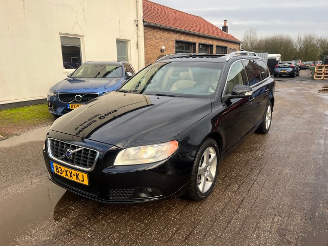 VOLVO V70 2.5 T Summum Automaat Schuifdak Stoelverwarming, Autobedrijf Goos, Breda