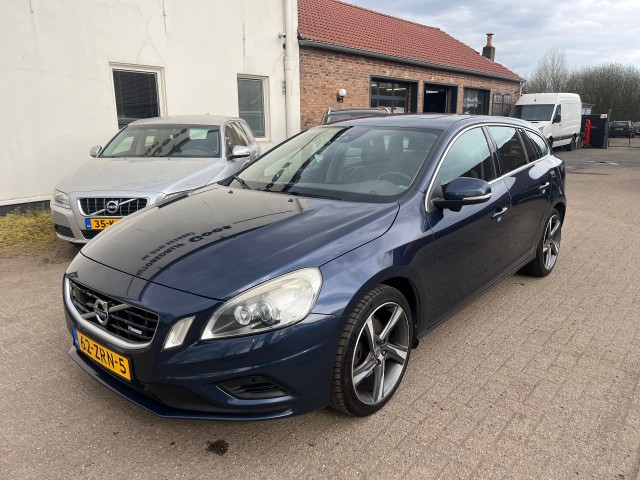VOLVO V60 T3 R-Design Schuifdak Adapt. Cruise Leder Stoelverwarming, Autobedrijf Goos, Breda