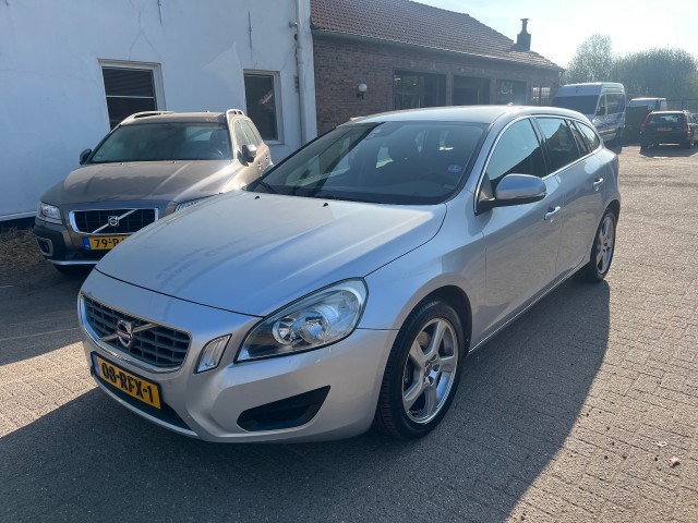 VOLVO V60 2.0 T Automaat Kinetic Trekhaak, Autobedrijf Goos, Breda