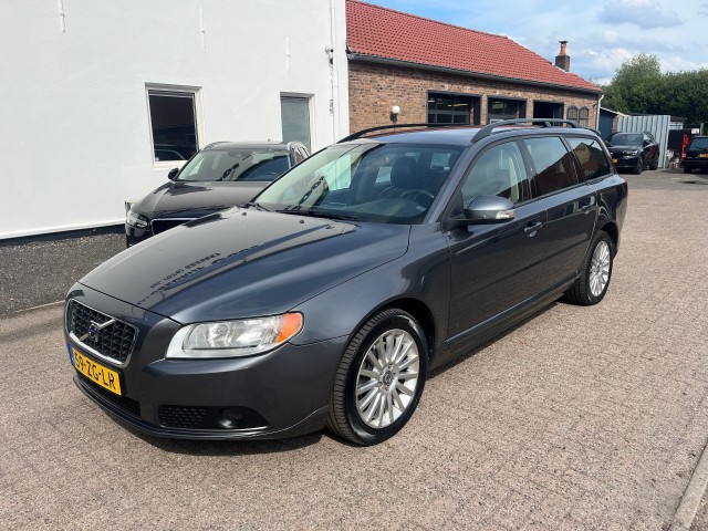 VOLVO V70 2.5 T Momentum, Autobedrijf Goos, Breda
