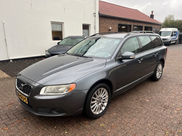 VOLVO V70 2.5T Summum Automaat Leder Stoelverwarming, Autobedrijf Goos, Breda
