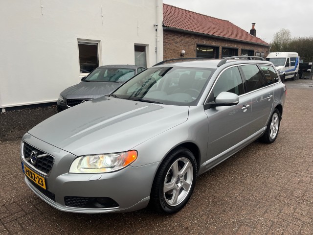 VOLVO V70 T4 Summum Automaat, Autobedrijf Goos, Breda