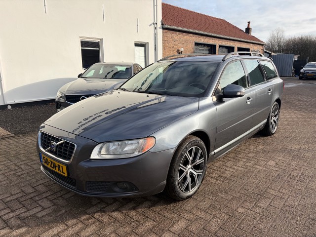 VOLVO V70 2.5T Automaat Momentum, Autobedrijf Goos, Breda