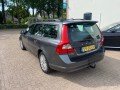 VOLVO V70 2.5 T Momentum, Autobedrijf Goos, Breda