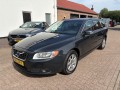 VOLVO V70 2.0T Momentum Trekhaak Leder Autobedrijf Goos, Breda