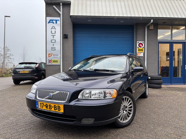 VOLVO V70 2.5T MOMENTUM, AT Auto's, Leiderdorp