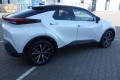 TOYOTA C-HR 1.8 HYBR 140 FIRST, Bi-Tone, Navi 12.3 , El. achterklep, PDC, Sonneveld Groothuis Autoservice, Delden