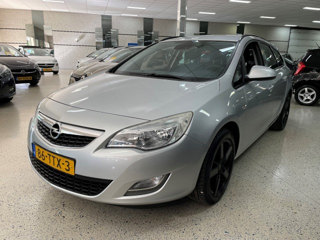 Opel Astra - 1.3 CDTI AIRCO / Trekhaak / CRUISE / NAVIGATIE 