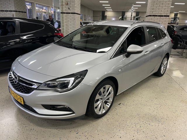 Opel Astra - 1.6 CDTI BUSINESS+ / CLIMATRONIC / CRUISE / TREKHAAK / NAVIGATIE