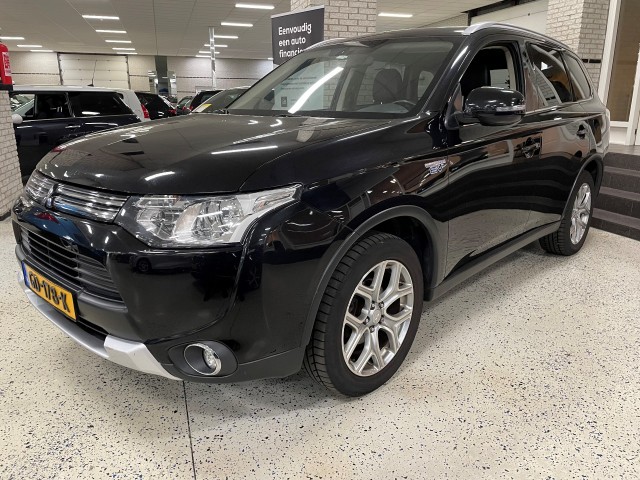 Mitsubishi Outlander - 2.0 PHEV Aanbieding Nu Navigatie PDC Camera ECC