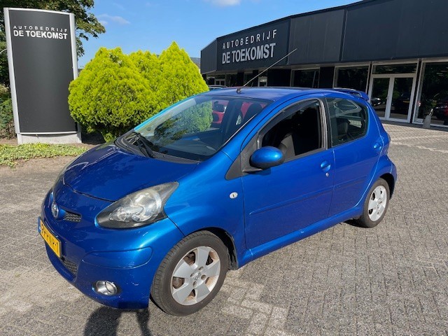 Toyota Aygo - 1.0 12V Dynamic Blue / Airco / Spoiler / LM Velgen / Aux