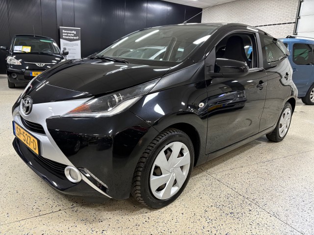 TOYOTA AYGO 1.0 VVT-I X-PLAY / Airco / Camera / Apple carplay / Multimedia, Autobedrijf de Toekomst B.V., Vlijmen