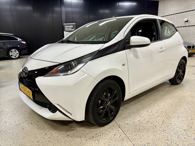 Toyota Aygo - 1.0 VVT-I X-PLAY Multimedia USB Airco Parkeer Camera