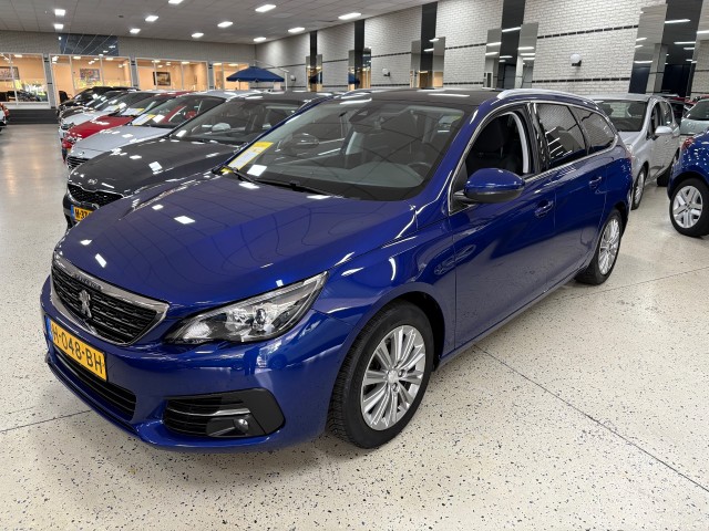 Peugeot 308 - SW 1.2 Panorama Dak Trekhaak PDC Cam Navigatie LederStof