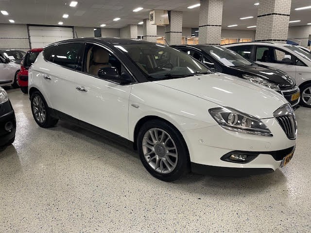 Lancia Delta - 1.4 M.AIR PLATINO Panorama Dak Parkeerhulp superdikke auto