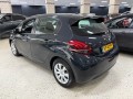 PEUGEOT 208 1.2 PURET. SIGNATURE, Autobedrijf de Toekomst B.V., Vlijmen