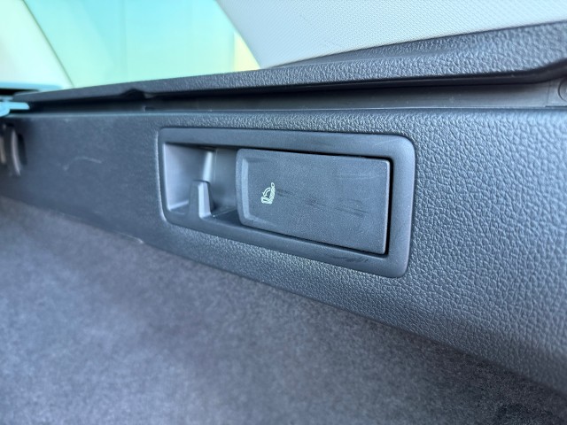 VOLKSWAGEN GOLF Variant 1.5 TSI Highline Business R-Line 150pk Adp Cruise, Navi, Autobedrijf Schneberger, 6641 AG Beuningen