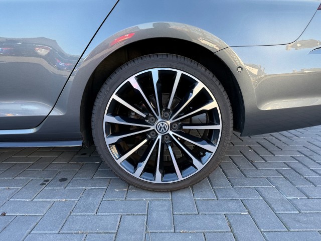VOLKSWAGEN GOLF Variant 1.5 TSI Highline Business R-Line 150pk Adp Cruise, Navi, Autobedrijf Schneberger, 6641 AG Beuningen