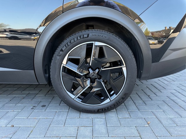 PEUGEOT 408 1.2 PureTech GT 130 / Camera / Elek. stoelen / PDC / Stoelverw. Autobedrijf Schneberger, 6641 AG Beuningen