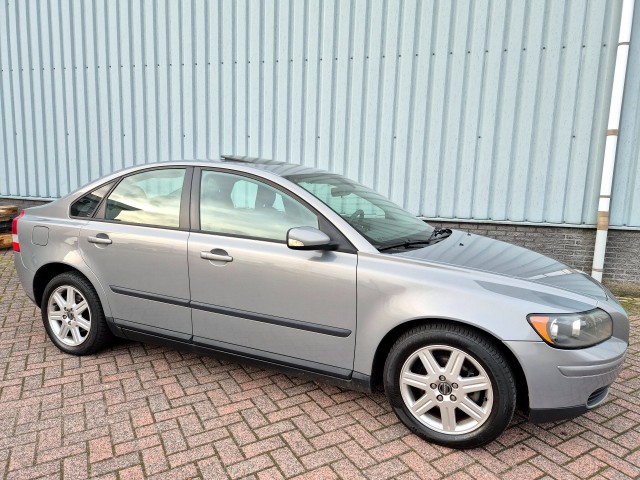 VOLVO S40