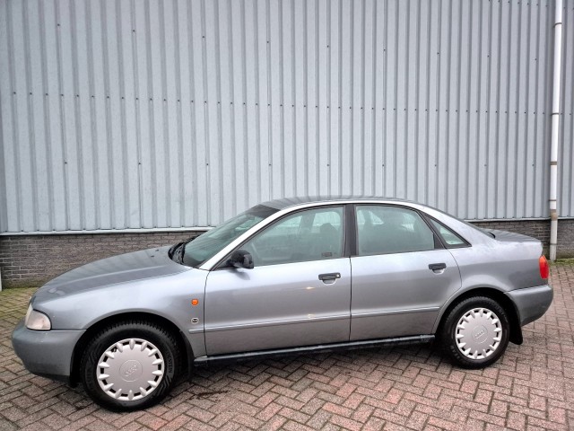 AUDI A4 1.6 Limousine , Garagebedrijf Erik Pijnenburg, Oirschot