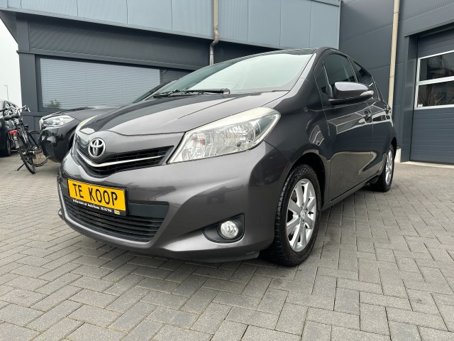 TOYOTA YARIS 1.0 VVT-i Comfort Grijs, 5drs, airco, de Bruyn Auto's V.O.F., Baarle - Nassau