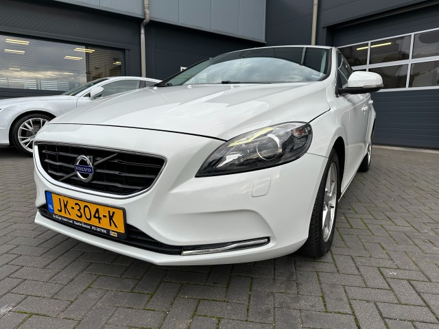 VOLVO V40 2.0 T2 Nordic+ Navigatie stoelverwarming , de Bruyn Auto's V.O.F., Baarle - Nassau