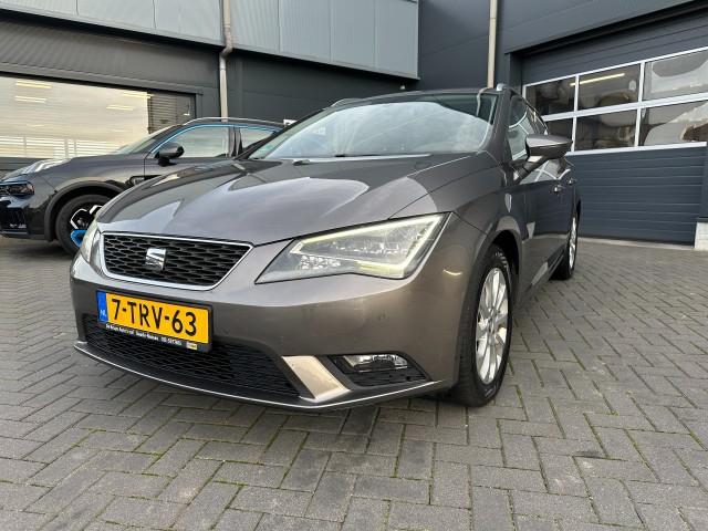 SEAT LEON Ecomotive met trekhaak, PDC, airco, navigatie, cruise control, de Bruyn Auto's V.O.F., Baarle - Nassau