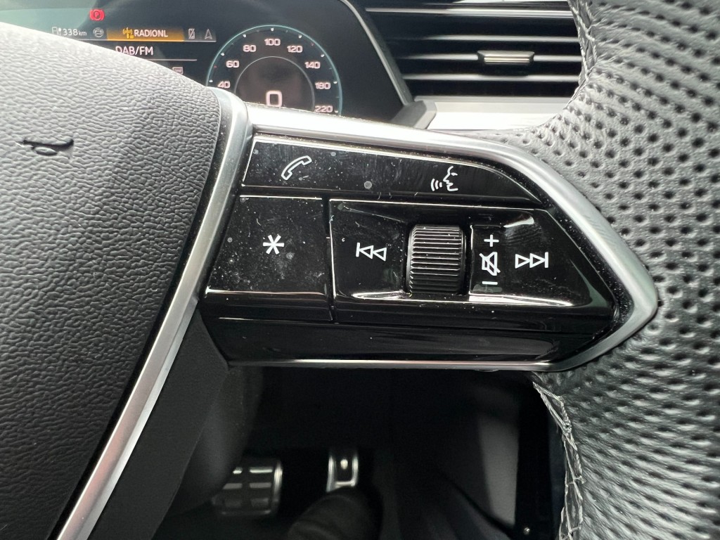 AUDI, Q8 E-TRON