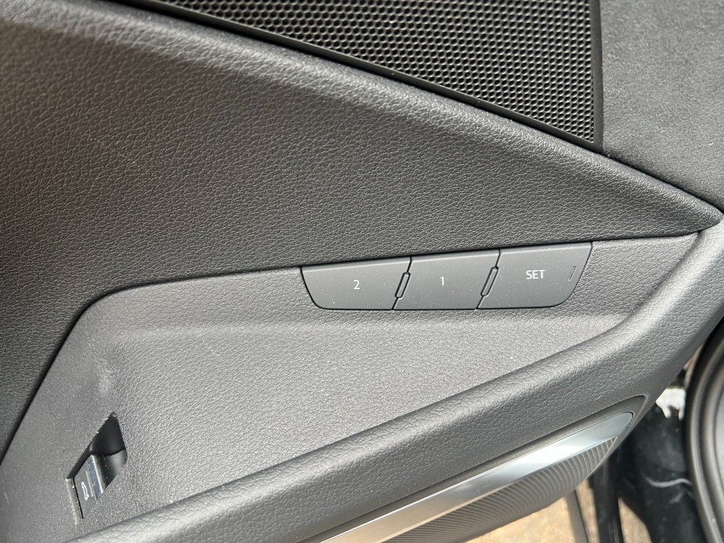 AUDI, Q8 E-TRON