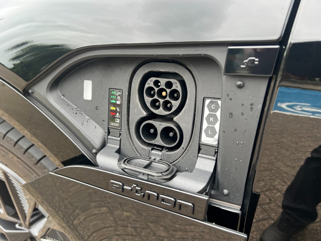AUDI, Q8 E-TRON