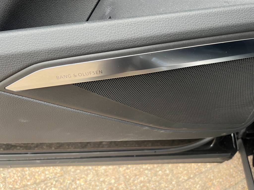 AUDI, Q8 E-TRON