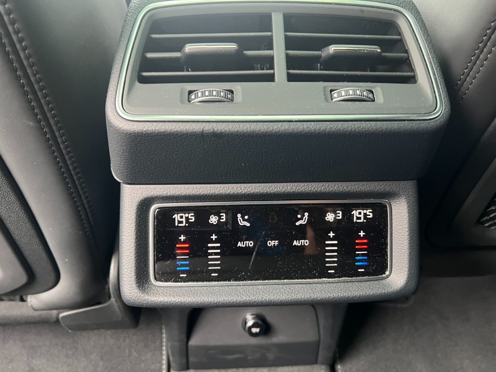 AUDI, Q8 E-TRON