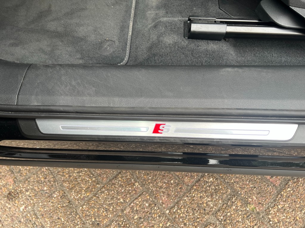 AUDI, Q8 E-TRON