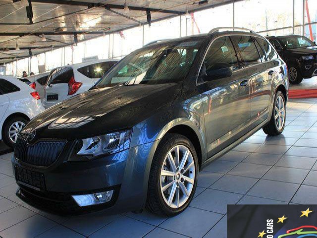 Skoda Octavia - COMBI III 2,0 TDI DSG AMBITION KOMFORT NAVI PANO.
