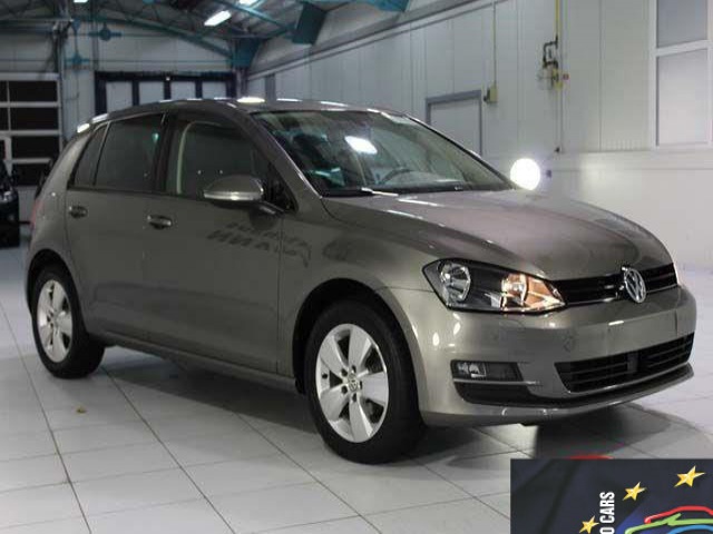 Volkswagen Golf - VII 1,6 TDI DSG 5T TRENDLINE CLUB NAVI BM