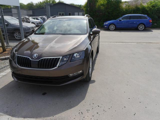 Skoda Octavia - Combi 1.4 TSI AMBITION * NAVI PDC SIT...